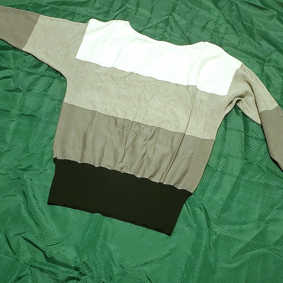 Men's Color Block Pullover Sweater - Picture 10 of 10